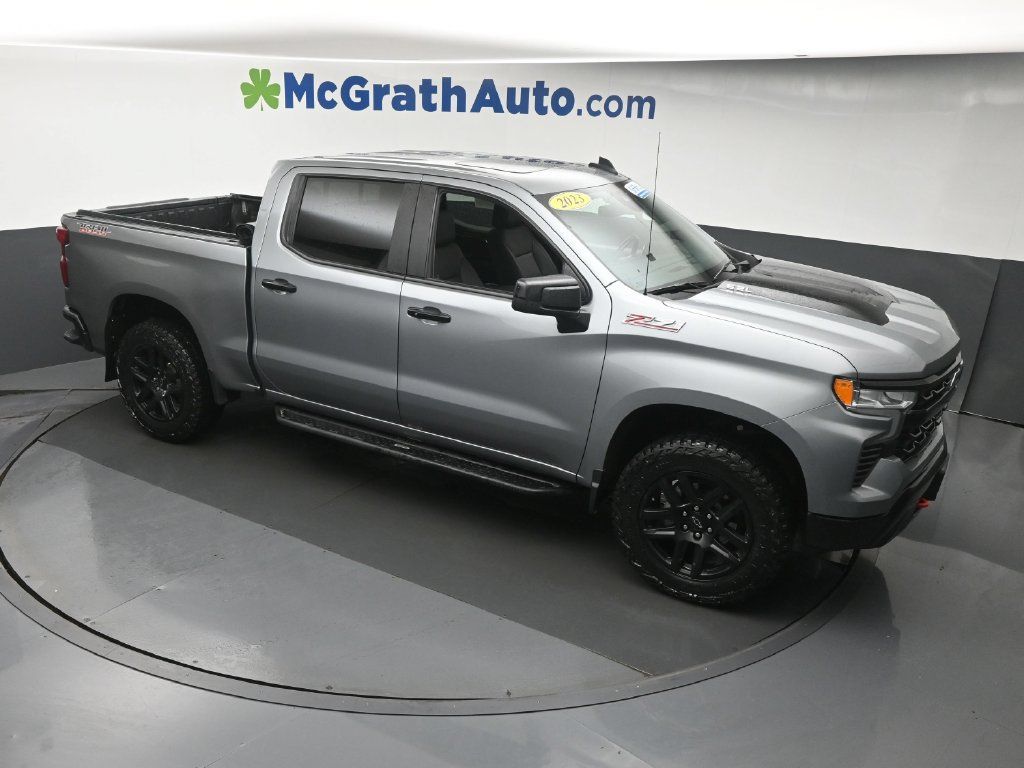 Used 2023 Chevrolet Silverado 1500 LT Trail Boss w/ Convenience Package II AWD/4WD image 3