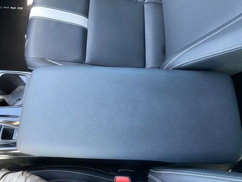 Used 2025 Toyota Camry SE w/ Convenience Package image 20