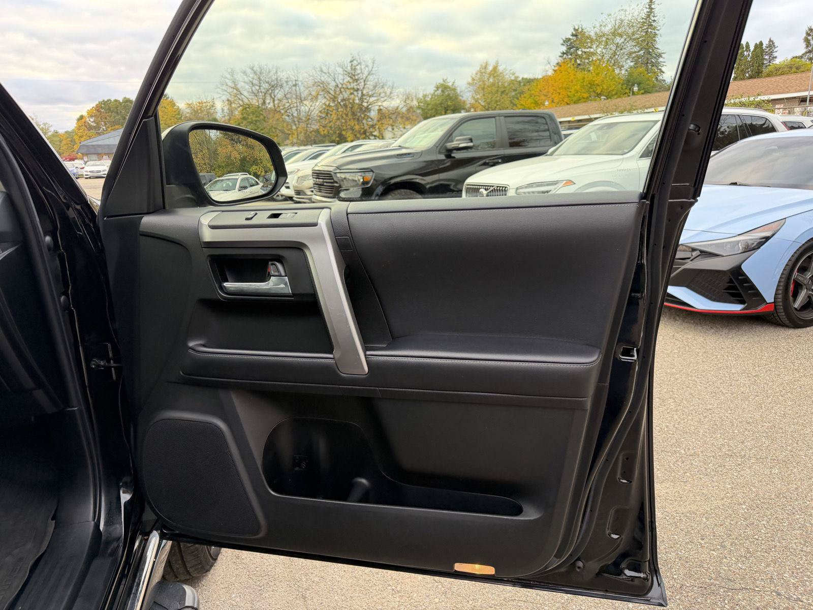Used 2022 Toyota 4Runner Limited AWD/4WD image 28