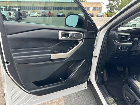Used 2020 Ford Explorer XLT w/ Equipment Group 202A RWD image 13