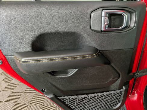 Certified 2025 Jeep Wrangler Unlimited Sahara image 33