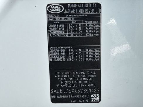 Used 2025 Land Rover Defender 110 S AWD/4WD image 32
