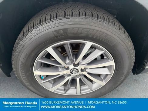 Used 2018 Toyota Highlander XLE FWD image 13