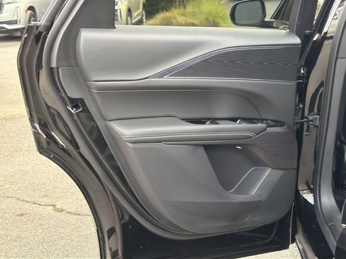 Used 2025 Cadillac Lyriq Luxury image 25