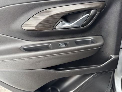 Used 2024 GMC Terrain SLE image 10