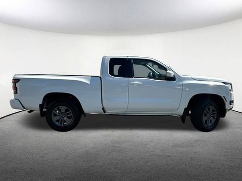 Used 2025 Nissan Frontier SV image 15