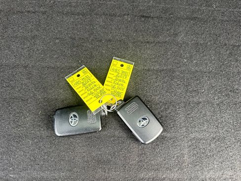 Used 2017 Toyota RAV4 SE w/ Advanced Technology Package image 35