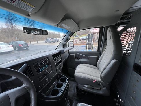 Used 2017 GMC Savana 2500 w/ Door Trim Panel Package image 17