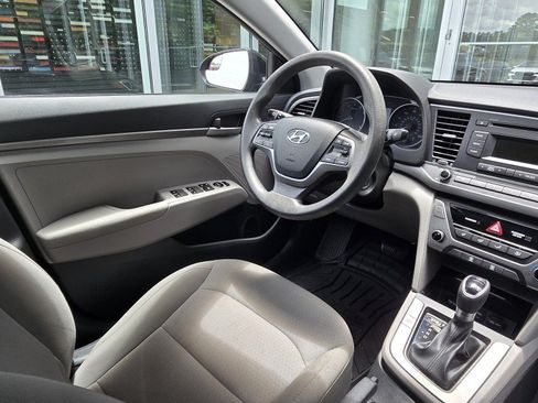 Used 2018 Hyundai Elantra SE FWD image 14