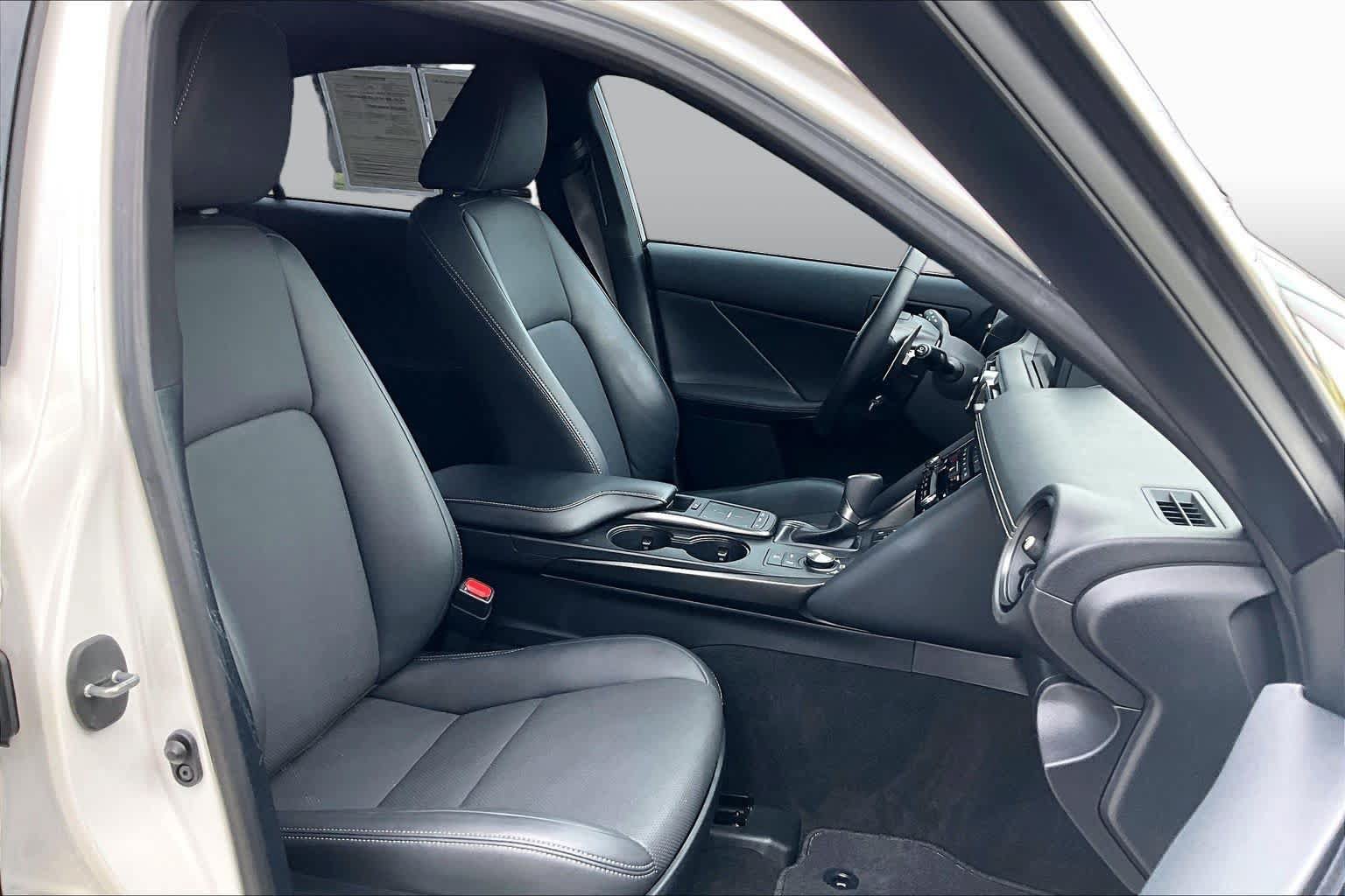 Used 2023 Lexus IS 300 w/ Comfort Package RWD image 9