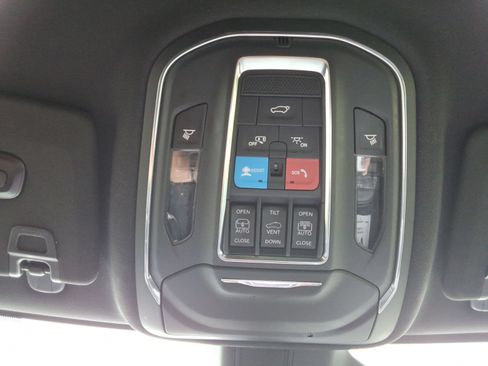 Used 2024 Jeep Grand Cherokee L Limited AWD/4WD image 18