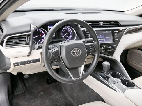 Used 2018 Toyota Camry LE image 13