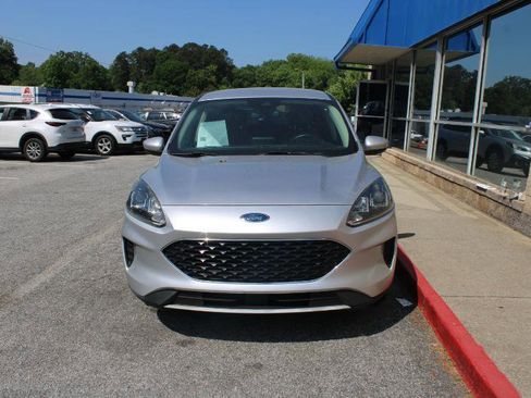 Used 2020 Ford Escape SE FWD image 2