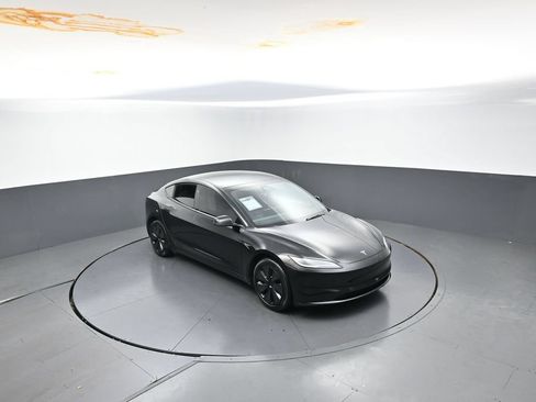 Used 2024 Tesla Model 3 Standard Range RWD image 3