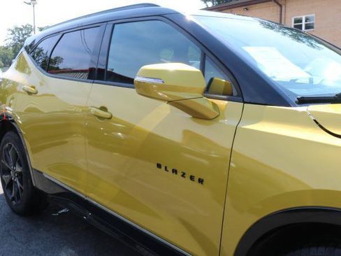 Used 2022 Chevrolet Blazer RS w/ Enhanced Convenience Package FWD image 3
