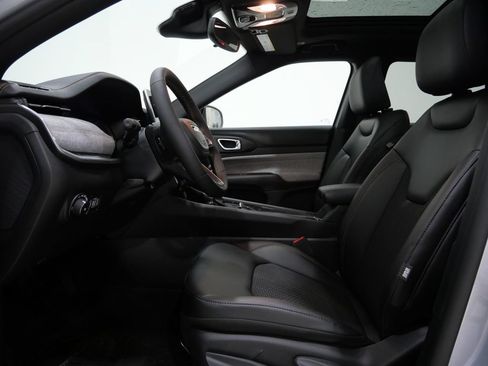 New 2026 Jeep Compass Latitude AWD/4WD image 12