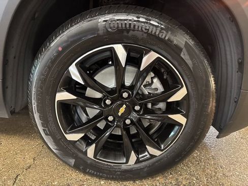 Used 2023 Chevrolet TrailBlazer LT w/ Convenience Package FWD image 9