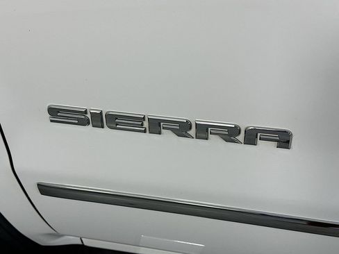 Used 2018 GMC Sierra 1500 SLT AWD/4WD image 26