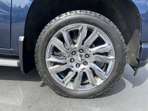 Used 2020 Chevrolet Silverado 1500 High Country w/ Technology Package AWD/4WD image 11
