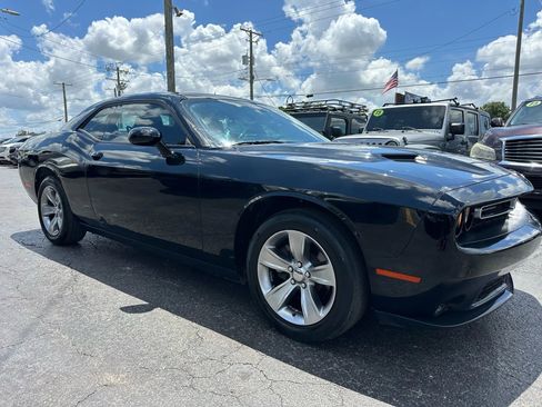 Used 2020 Dodge Challenger SXT RWD image 4