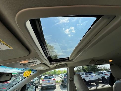 Used 2014 Toyota Sienna XLE FWD image 29
