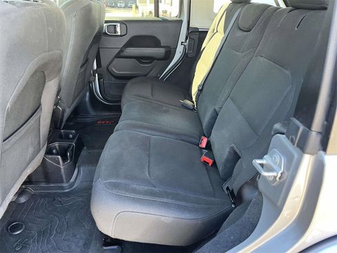 Used 2020 Jeep Wrangler Unlimited Sahara image 10