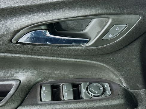 Used 2019 Chevrolet Equinox LT image 23