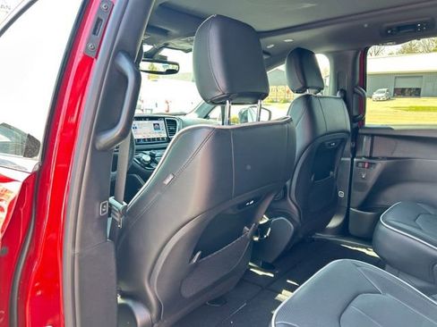 New 2026 Chrysler Pacifica Limited AWD/4WD image 21