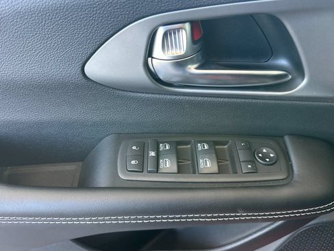 New 2027 Chrysler Pacifica Select FWD image 11