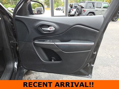 Used 2015 Jeep Cherokee Trailhawk w/ Cold Weather Group image 41