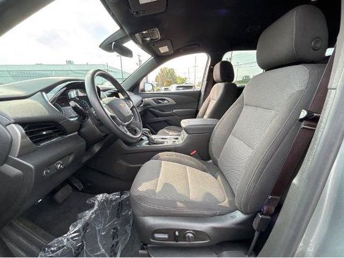 Used 2023 Chevrolet Traverse LT FWD image 17