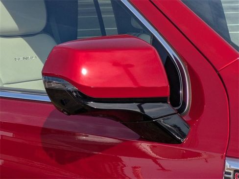 Used 2025 GMC Yukon Denali image 12