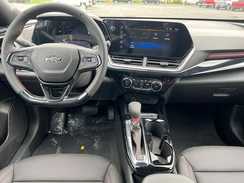 New 2026 Chevrolet Trax RS w/ Sunroof Package FWD image 3