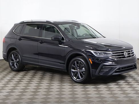 Used 2022 Volkswagen Tiguan SE FWD image 2
