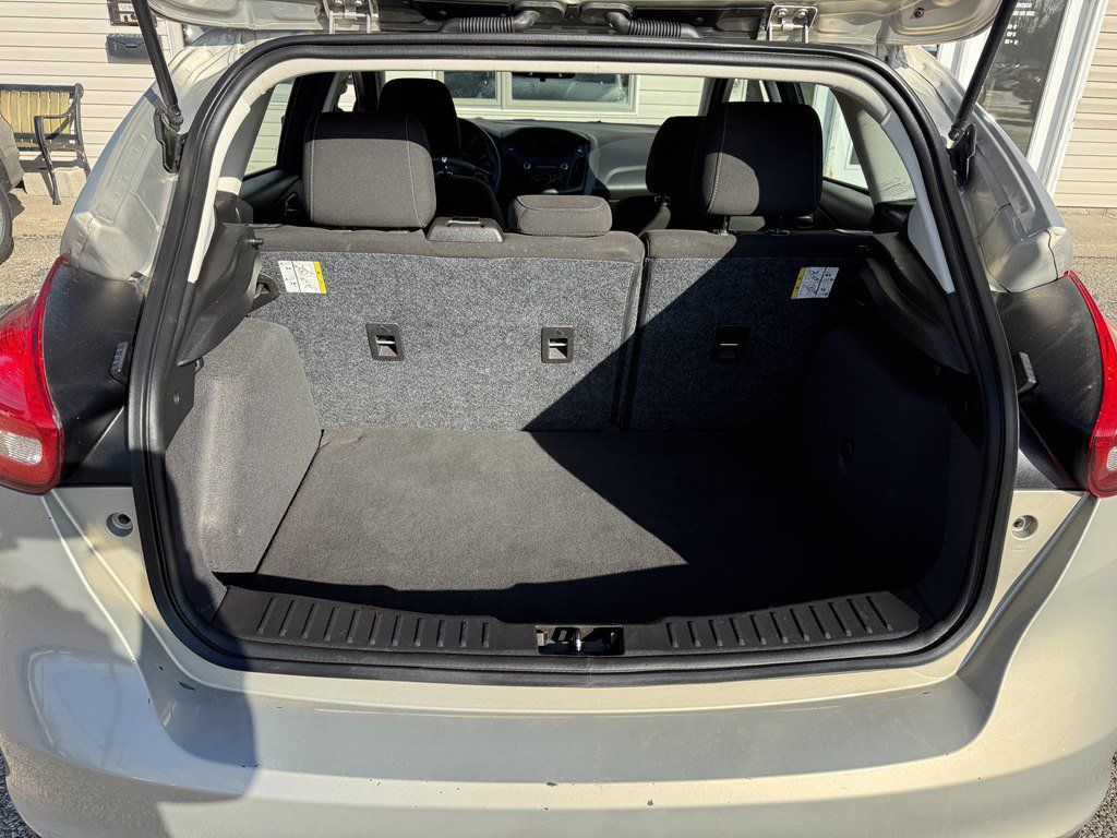 Used 2015 Ford Focus SE FWD image 17