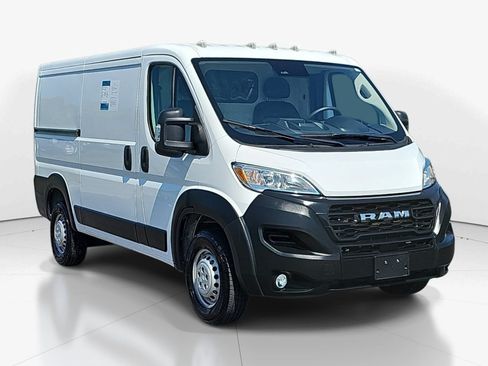 Used 2025 RAM ProMaster 2500 w/ Convenience Group FWD image 2