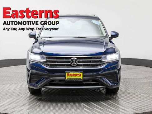 Used 2022 Volkswagen Tiguan SE image 2