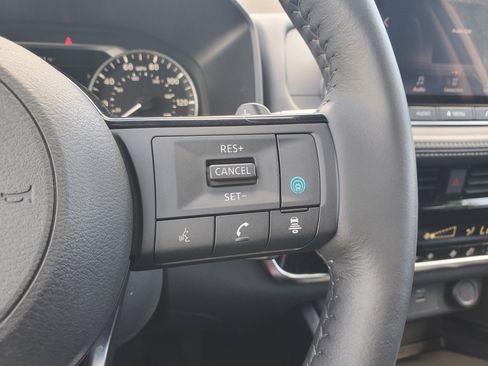 Used 2022 Nissan Rogue SV w/ SV Premium Package image 21