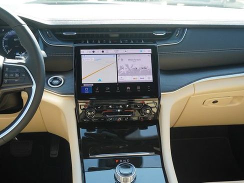 New 2025 Jeep Grand Cherokee L Limited w/ Luxury Tech Group II RWD image 15