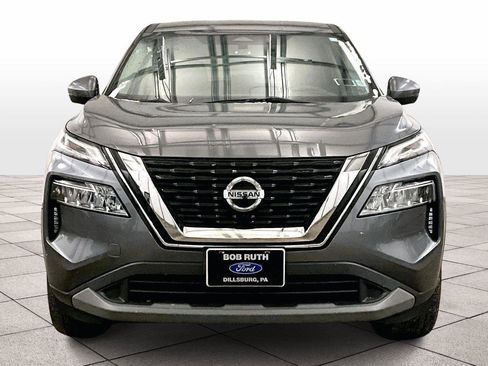 Used 2021 Nissan Rogue SV image 3