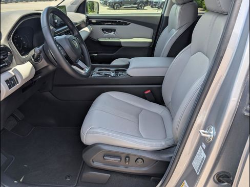 Certified 2025 Honda Pilot Touring image 12