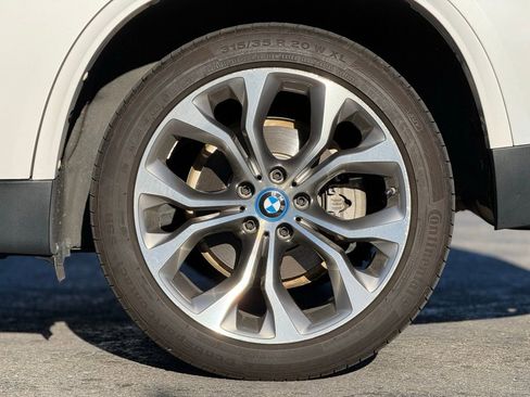 Used 2017 BMW X5 xDrive40e image 3