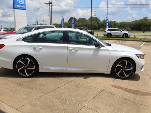 Used 2022 Honda Accord Sport image 4