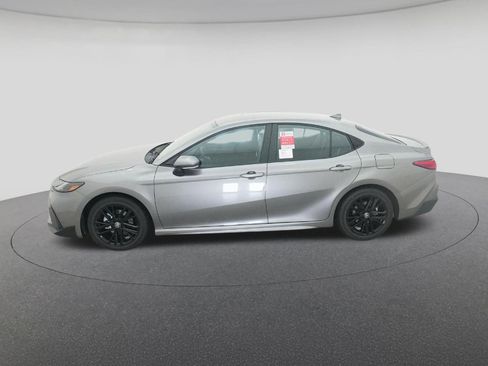 New 2026 Toyota Camry SE image 3