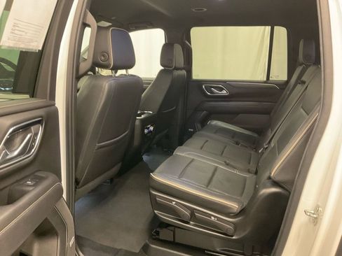 Used 2024 GMC Yukon XL SLT image 32