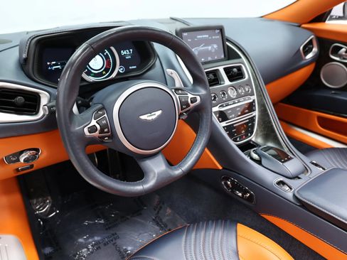 Used 2019 Aston Martin DB11 Volante RWD image 2