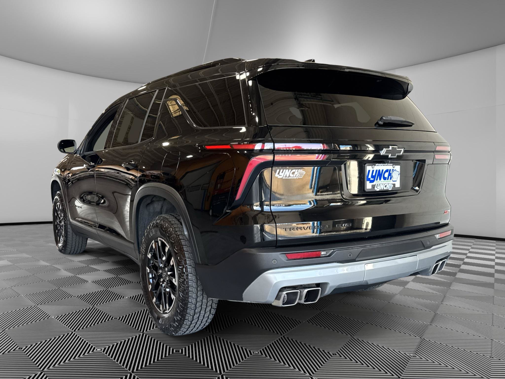 Used 2025 Chevrolet Traverse Z71 w/ LPO, Floor Liner Package AWD/4WD image 3