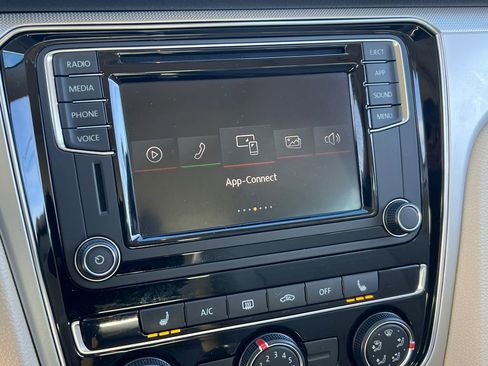 Used 2019 Volkswagen Passat 2.0T Wolfsburg image 24