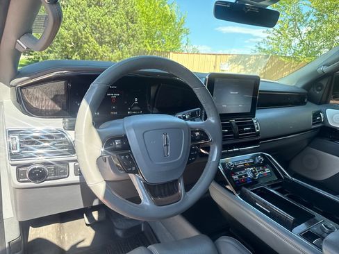 Used 2018 Lincoln Navigator Reserve w/ Technology Package AWD/4WD image 13