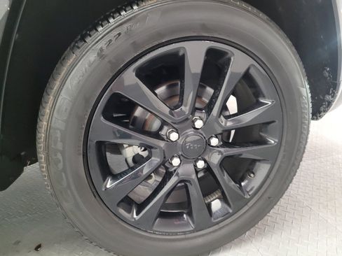 Used 2018 Jeep Grand Cherokee Altitude image 31